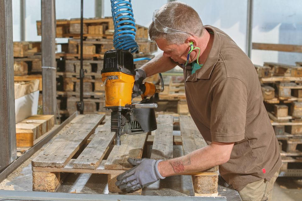 Reparatur von Paletten